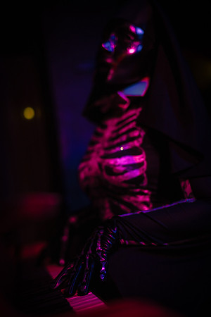COSPLAY WORLD 25-8888