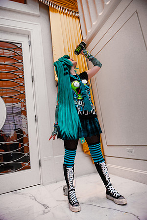 SCENE MIKU-7129