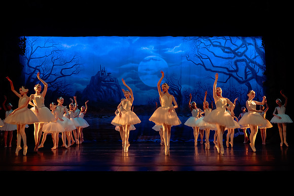 Dress Rehearsal Act 4-8933