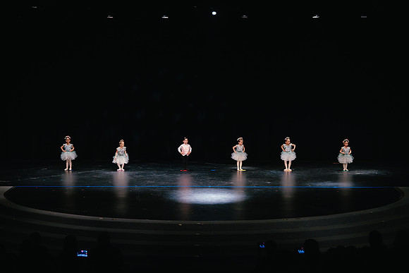 Ballet C AK5A8501-Enhanced-NR