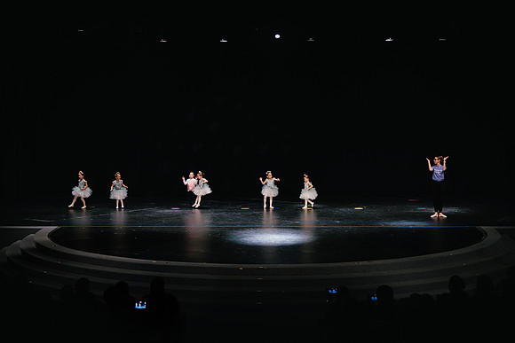 Ballet C AK5A8513-Enhanced-NR