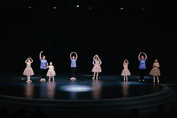 Ballet E AK5A8560-Enhanced-NR