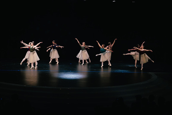 Ballet I9 AK5A9870-Enhanced-NR