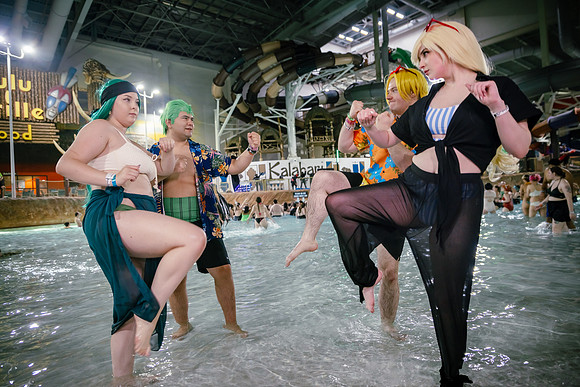 One piece (non B&W)-0693