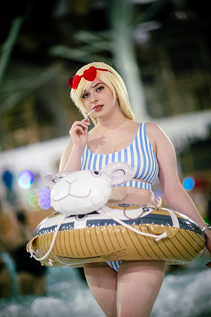 One piece (non B&W)-0950